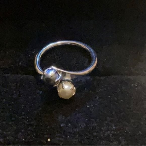 Sarah Coventry NIGHT N DAY 1970 Double Faux Pearl ring - Picture 3 of 4
